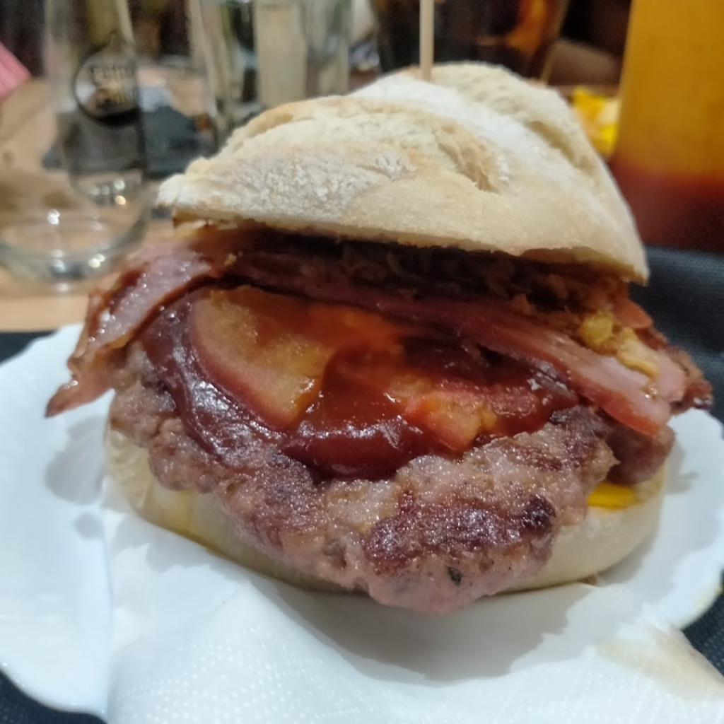 Burger Los Nogales Caprichosa